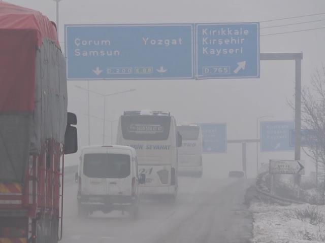43 ilin geçiş güzergahında yoğun sis! Göz gözü görmüyor 43 ilin geçiş güzergahında yoğun sis! Göz gözü görmüyor