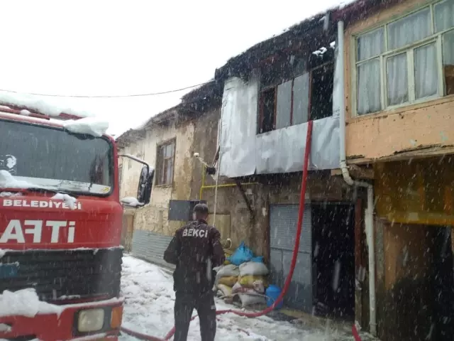 Doğal gaz sobasından yangın çıktı, hayatının baharındaki 2 kardeş yaşamını yitirdi