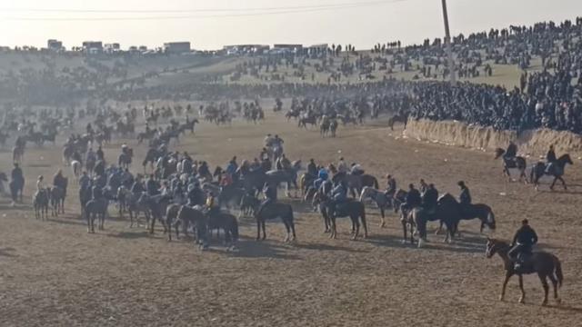 Türkiye'ye gelmek isteyen Afganların atlarıyla İran sınırında toplandığı iddiası