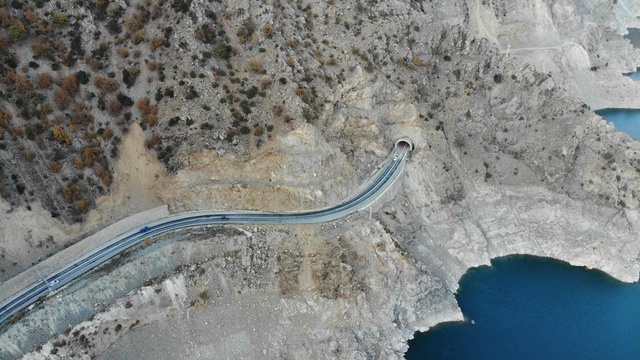 Barajlar şehriydi şimdi tüneller şehri oldu! Artvin'de ulaşım 115 tünelle sağlanıyor Barajlar şehriydi şimdi tüneller şehri oldu! Artvin'de ulaşım 115 tünelle sağlanıyor