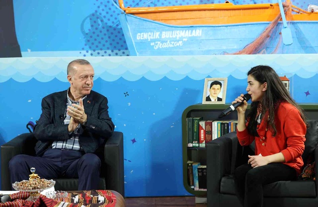Trabzon'da ilginç anlar! Cumhurbaşkanı Erdoğan'ın adaşına verdiği tepki herkesi güldürdü Trabzon'da ilginç anlar! Cumhurbaşkanı Erdoğan'ın adaşına verdiği tepki herkesi güldürdü