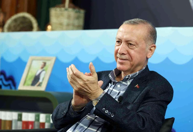 Trabzon'da ilginç anlar! Cumhurbaşkanı Erdoğan'ın adaşına verdiği tepki herkesi güldürdü Trabzon'da ilginç anlar! Cumhurbaşkanı Erdoğan'ın adaşına verdiği tepki herkesi güldürdü