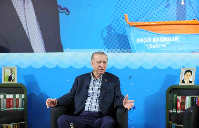 Trabzon'da ilginç anlar! Cumhurbaşkanı Erdoğan'ın adaşına verdiği tepki herkesi güldürdü Trabzon'da ilginç anlar! Cumhurbaşkanı Erdoğan'ın adaşına verdiği tepki herkesi güldürdü