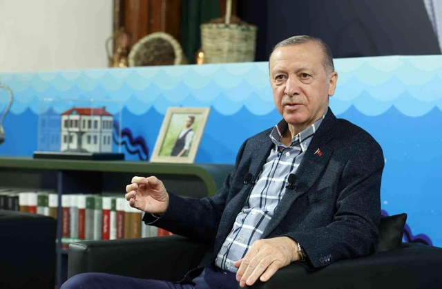 Trabzon'da ilginç anlar! Cumhurbaşkanı Erdoğan'ın adaşına verdiği tepki herkesi güldürdü Trabzon'da ilginç anlar! Cumhurbaşkanı Erdoğan'ın adaşına verdiği tepki herkesi güldürdü