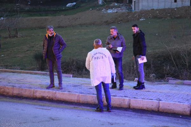 Esrarengiz olay! Aracıyla kırmızı ışıkta beklediği sırada kurşun yağmuruna tutuldu