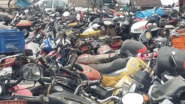 Kaderine terk edilmiş milyonluk servet otoparkta çürüyor: 13 yıldır bekleyen de var