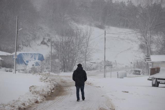 Kar yağışı Balkanlar üzerinden yurda giriş yaptı! Edirne ve Kırklareli beyaz örtüyle kaplandı