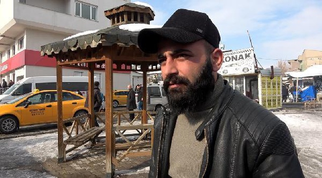 Yürek ısıtan görüntüler! Küçük çocuk, yavru sokak köpeğini sırtında taşıyıp sahip çıktı Yürek ısıtan görüntüler! Küçük çocuk, yavru sokak köpeğini sırtında taşıyıp sahip çıktı