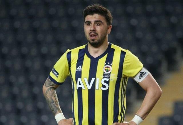 Olmaz denilen her şey gerçekleşiyor! Ozan Tufan Fenerbahçe'ye geri döndü Olmaz denilen her şey gerçekleşiyor! Ozan Tufan Fenerbahçe'ye geri döndü