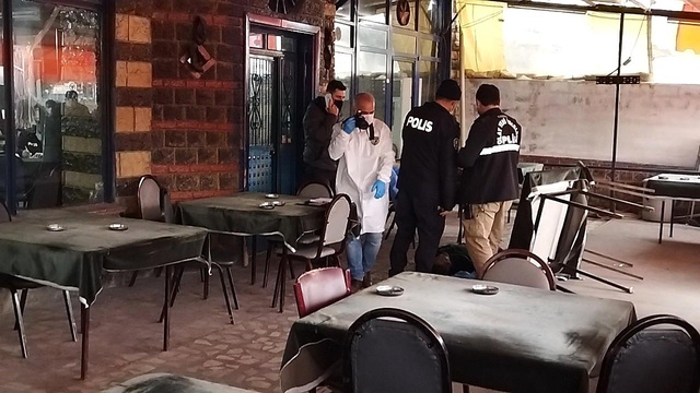 Ecel kahvehanede yakaladı! Çevredekiler uyduğunu sandı ama çoktan ölmüştü Ecel kahvehanede yakaladı! Çevredekiler uyduğunu sandı ama çoktan ölmüştü