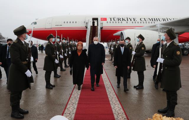 Cumhurbaşkanı Erdoğan Ukrayna'da! Tüm dünyanın merakla beklediği görüşme başladı Cumhurbaşkanı Erdoğan Ukrayna'da! Tüm dünyanın merakla beklediği görüşme başladı