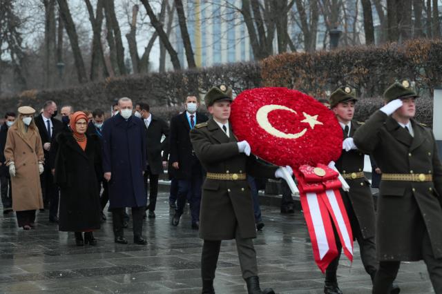 Cumhurbaşkanı Erdoğan Ukrayna'da! Tüm dünyanın merakla beklediği görüşme başladı Cumhurbaşkanı Erdoğan Ukrayna'da! Tüm dünyanın merakla beklediği görüşme başladı