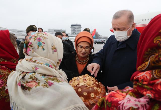 Cumhurbaşkanı Erdoğan Ukrayna'da! Tüm dünyanın merakla beklediği görüşme başladı Cumhurbaşkanı Erdoğan Ukrayna'da! Tüm dünyanın merakla beklediği görüşme başladı