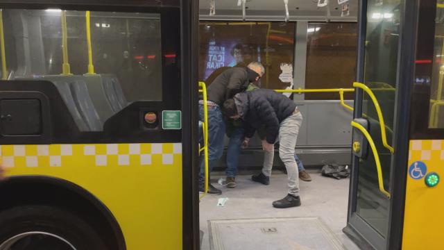 Son dakika! METROBÜSTEKİ BIÇAKLI DEHŞET KAMERADA