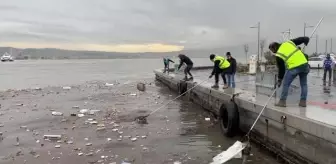 Yağış sonrası körfezde kirlilik oluştu