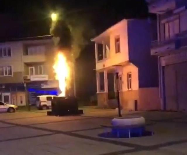 Edirne'de Adalet Anıtı'nı ateşe verdiler! 2 şüpheli gözaltında