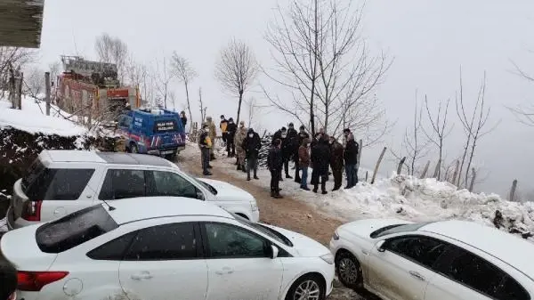 Alev alev yanan ahşap evde, 2 kardeşin cansız bedeni buldu