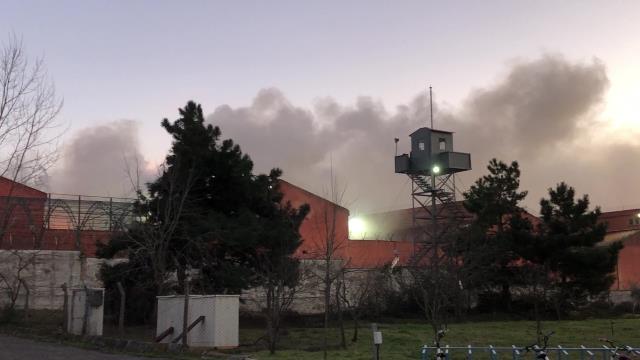 Son Dakika: Ümraniye T tipi cezaevinde yangın! Olay yerine çok sayıda itfaiye ekibi sevk edildi Son Dakika: Ümraniye T tipi cezaevinde yangın! Olay yerine çok sayıda itfaiye ekibi sevk edildi