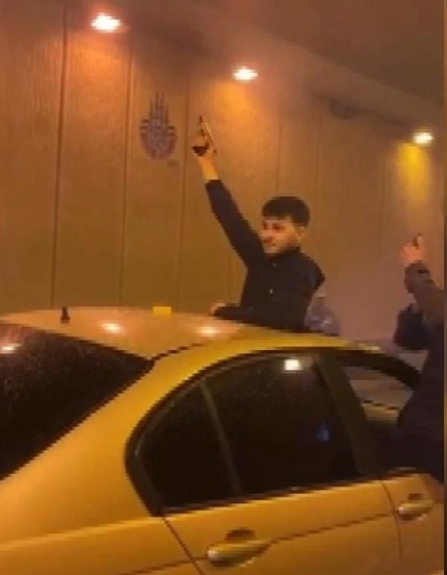 Bağcılar'da tünelde havaya ateş açan maganda yakalandı Bağcılar'da tünelde havaya ateş açan maganda yakalandı