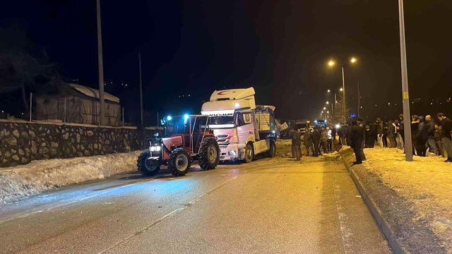 Buzlanma beraberinde kaza getirdi! Düzce'de 25 araç birbirine girdi