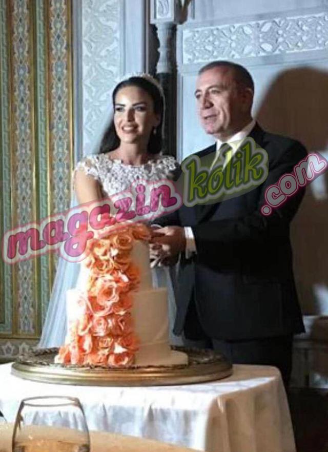 Gürsel Tekin ve Mehtap Özkan'ın nikah töreninden ilk kareler geldi Gürsel Tekin ve Mehtap Özkan'ın nikah töreninden ilk kareler geldi