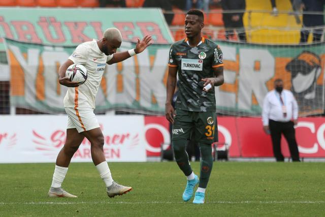 Aslan kabustan uyanamıyor! Galatasaray, Alanyaspor'la deplasmanda 1-1 berabere kaldı.