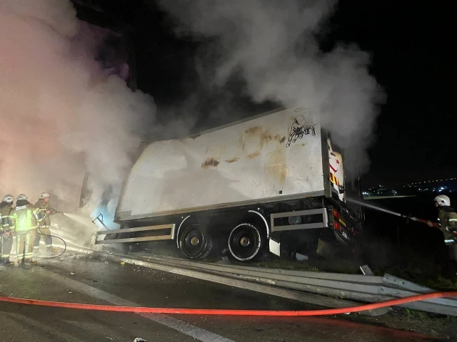 Son dakika haber | Bursa'da feci kaza: 2 kişi sıkıştıkları kamyonda yanarak can verdiler