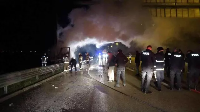 Son dakika haber | Bursa'da feci kaza: 2 kişi sıkıştıkları kamyonda yanarak can verdiler