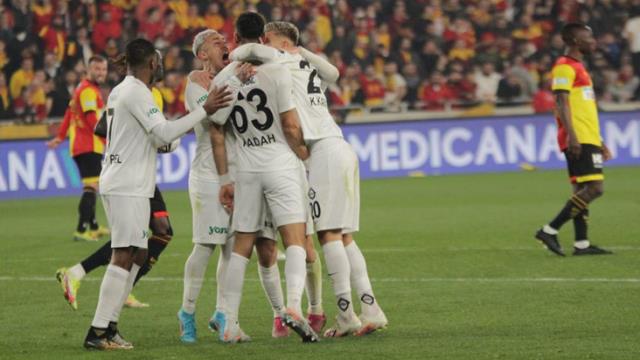 İzmir derbisi nefes kesti! Altay haftalar süren galibiyet hasretini Göztepe karşısında dindirdi İzmir derbisi nefes kesti! Altay haftalar süren galibiyet hasretini Göztepe karşısında dindirdi