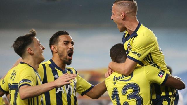 Başakşehir maçında bardak taştı! Fenerbahçe'de Pelkas'ın defteri dürüldü