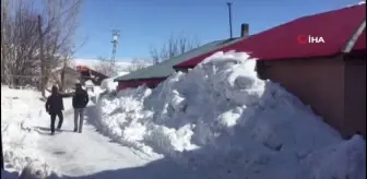 Karlıova'da birçok ev kar altında