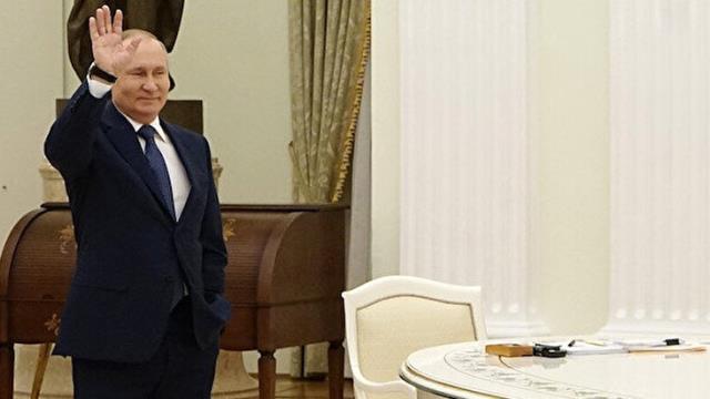 Dünyanın gündemine oturan görüşme! Putin, dikkat çeken davranışlarıyla Macron'a ne mesajı verdi? Dünyanın gündemine oturan görüşme! Putin, dikkat çeken davranışlarıyla Macron'a ne mesajı verdi?