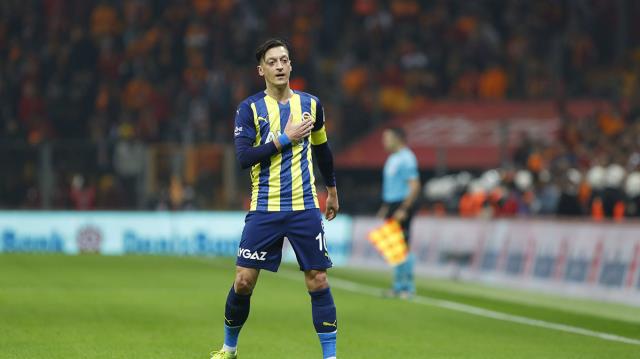 Mesut Özil, Fenerbahçe'yle ipleri kopardı! Dünyaca ünlü yıldız şaşırtan teklife 'Evet' diyecek