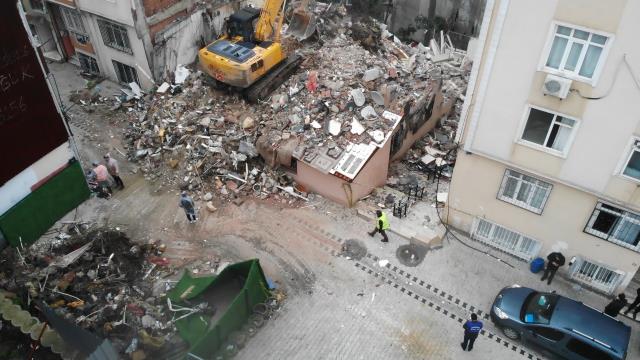 Son dakika! ÜSKÜDAR'DA 5 KATLI BİNADAKİ PATLAMA ANI KAMERADA Son dakika! ÜSKÜDAR'DA 5 KATLI BİNADAKİ PATLAMA ANI KAMERADA