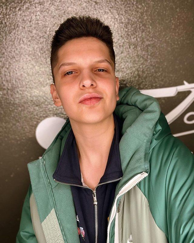 Ebrar Karakurt'tan radikal imaj değişimi! Pembe saçlarını unutun Ebrar Karakurt'tan radikal imaj değişimi! Pembe saçlarını unutun