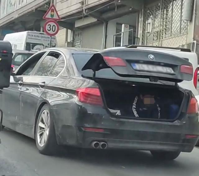 İstanbul'un göbeğinde akıllara durgunluk veren yolculuk! 8 yaşındaki çocuğu otomobilin bagajında taşıdılar İstanbul'un göbeğinde akıllara durgunluk veren yolculuk! 8 yaşındaki çocuğu otomobilin bagajında taşıdılar
