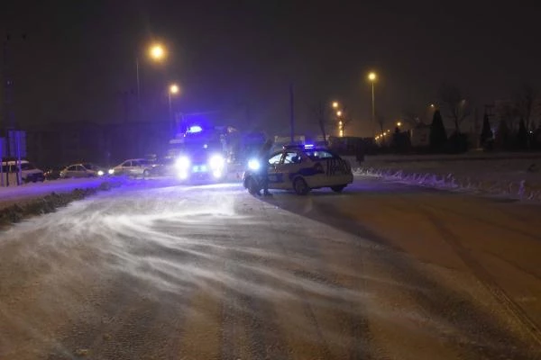 Konya'da kar nedeniyle komşu illerle kara yolu bağlantısı kesildi