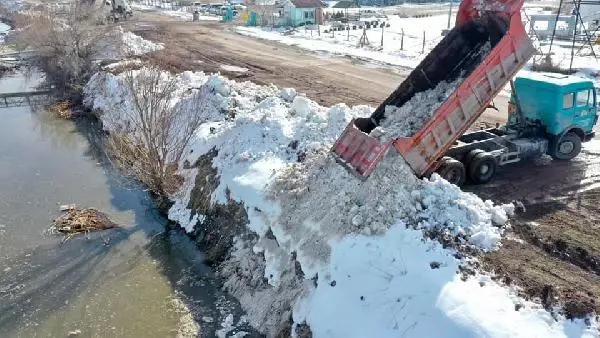 Tuz Gölü'nde su seviyesi, kar yağışıyla yükseldi