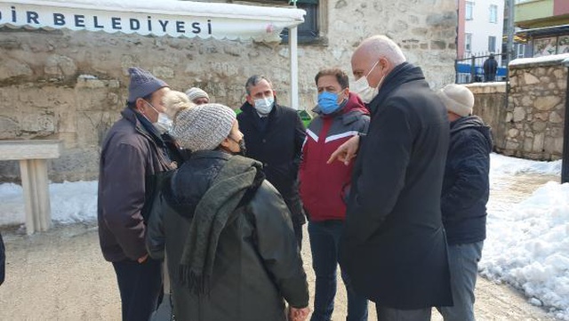 Benzeri görülmemiş olay! Kızının şüphesi üzerine tabut 1 saat musalla taşında bekletildi Benzeri görülmemiş olay! Kızının şüphesi üzerine tabut 1 saat musalla taşında bekletildi