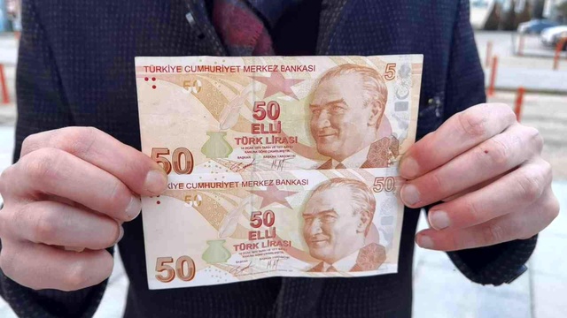 Bursalı sağlıkçı ATM'den çekti, bin katına satıyor Bursalı sağlıkçı ATM'den çekti, bin katına satıyor