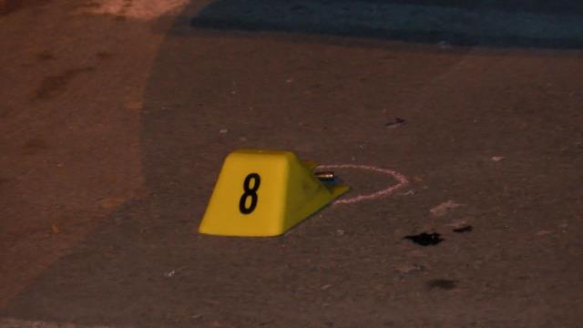 İstanbul'da 5 kişilik gruba silahlı saldırı: 1 ölü, 4 yaralı İstanbul'da 5 kişilik gruba silahlı saldırı: 1 ölü, 4 yaralı