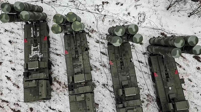 Ukrayna gerginliğinin gölgesinde Rusya'dan gözdağı gibi tatbikat! S-400'leri aktif ettiler Ukrayna gerginliğinin gölgesinde Rusya'dan gözdağı gibi tatbikat! S-400'leri aktif ettiler