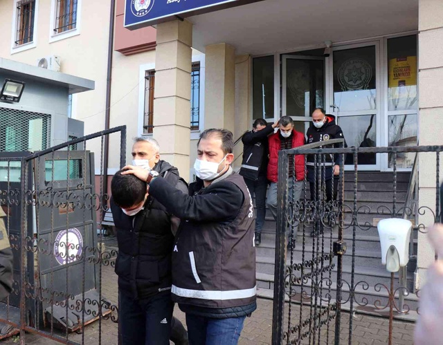 19 yaşındaki genç kadın, 4 yaşındaki kızının önünde hayatını kaybetti 19 yaşındaki genç kadın, 4 yaşındaki kızının önünde hayatını kaybetti