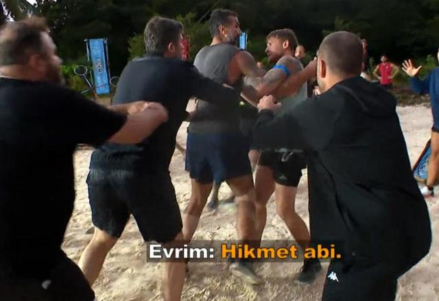 Survivor All Star'da Hikmet ve Yunus Emre arasındaki kavganın görüntüleri ortaya çıktı Survivor All Star'da Hikmet ve Yunus Emre arasındaki kavganın görüntüleri ortaya çıktı