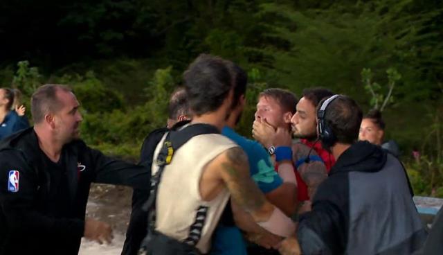 Survivor All Star'da Hikmet ve Yunus Emre arasındaki kavganın görüntüleri ortaya çıktı Survivor All Star'da Hikmet ve Yunus Emre arasındaki kavganın görüntüleri ortaya çıktı