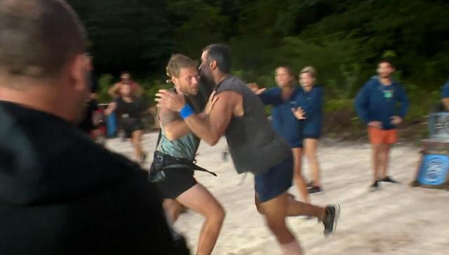 Survivor All Star'da Hikmet ve Yunus Emre arasındaki kavganın görüntüleri ortaya çıktı Survivor All Star'da Hikmet ve Yunus Emre arasındaki kavganın görüntüleri ortaya çıktı