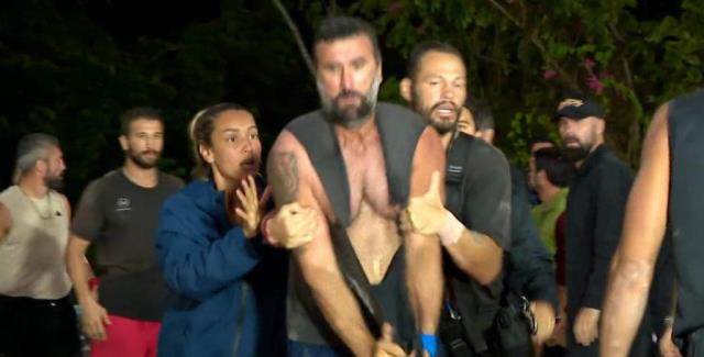 Survivor All Star'da Hikmet ve Yunus Emre arasındaki kavganın görüntüleri ortaya çıktı Survivor All Star'da Hikmet ve Yunus Emre arasındaki kavganın görüntüleri ortaya çıktı