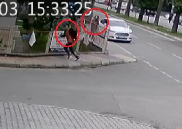 Son dakika haberleri: Telefonla konuşurken kapkaça uğradı; o anlar kamerada Son dakika haberleri: Telefonla konuşurken kapkaça uğradı; o anlar kamerada