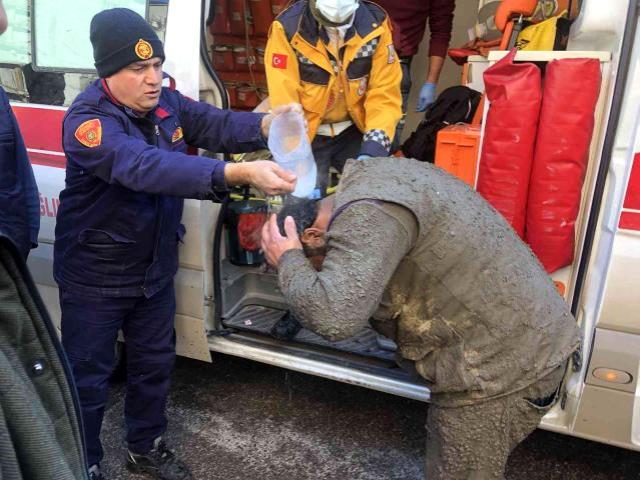 Bakan Koca'dan, kıyafeti kirli olduğu için ambulansa binmek istemeyen işçiyle ilgili içi gönderme dolu paylaşım Bakan Koca'dan, kıyafeti kirli olduğu için ambulansa binmek istemeyen işçiyle ilgili içi gönderme dolu paylaşım