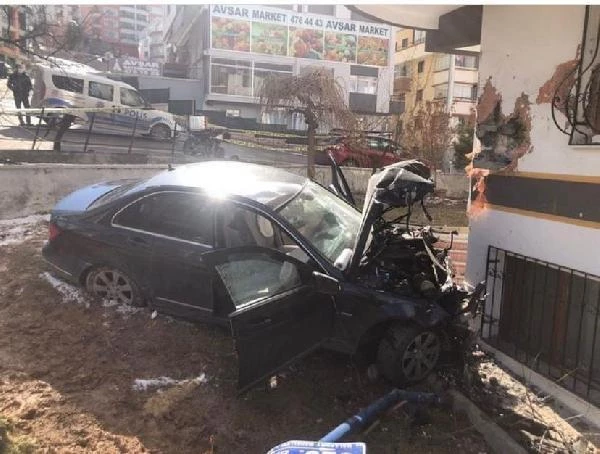 Otomobilin çarptığı 22 yaşındaki Ahmet, okul harçlığı için motokuryelik yapıyormuş